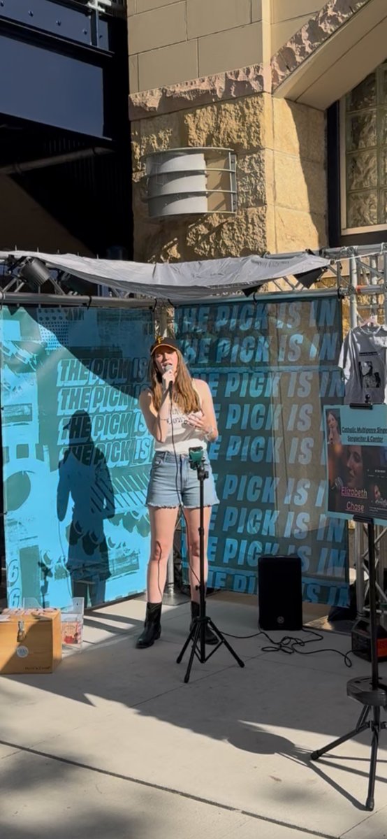 ElizabethJChase's tweet photo. MY EXPERIENCE SINGING AT THE NFL DRAFT IN PITTSBURGH PA WAS SO MUCH FUN! https://t.co/kSk8pTplT5