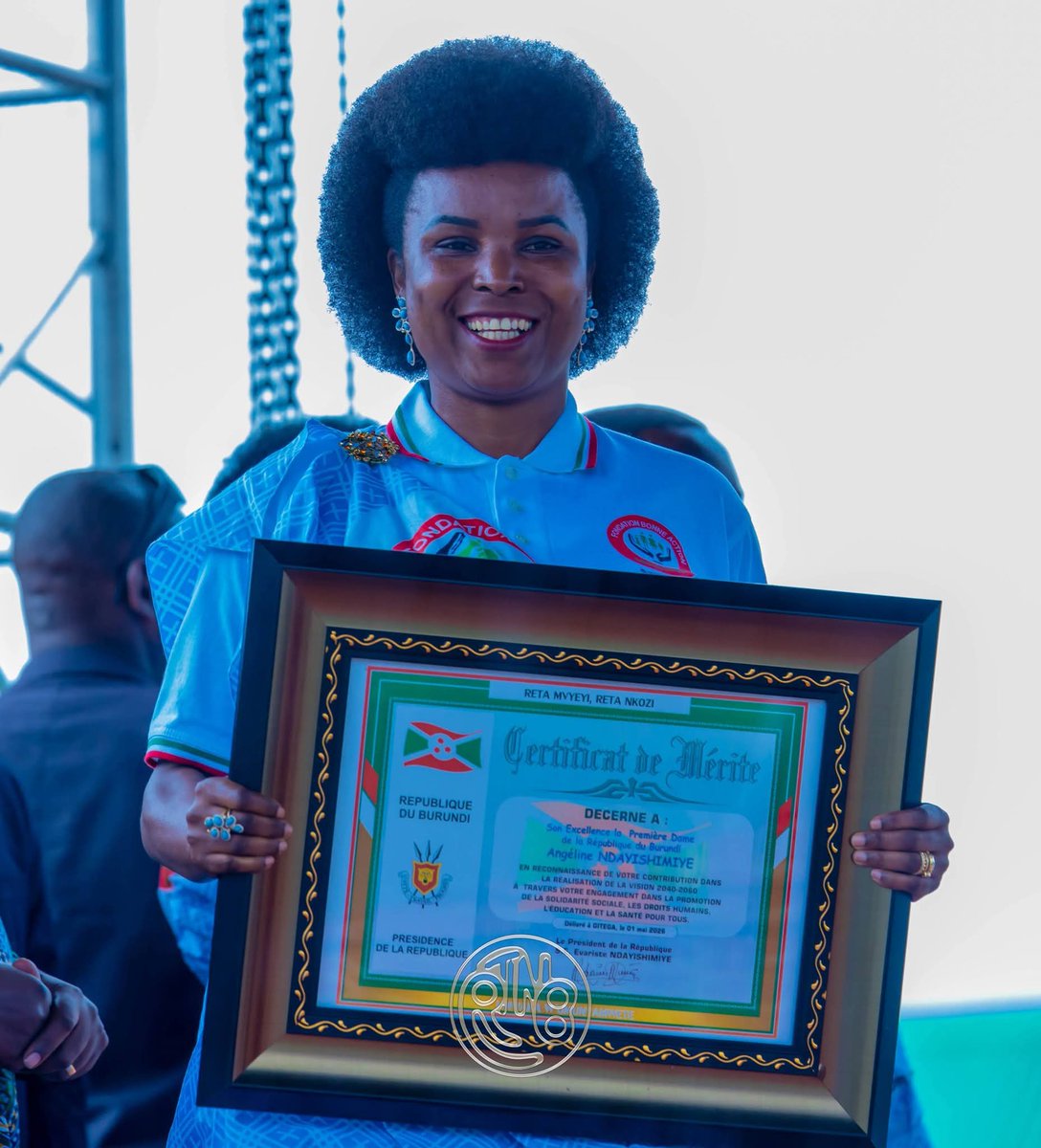 Imbwa_Yera's tweet image. #AKUZUYE NTIKAMURIKWA
c'est bien vous @Burundi1stLady une fierté Burundaise, mère de la #Nation. Nibazane nabo duhaye, nous sommes très fières de vous avoir.
@OPDD_Burundi @ONU_fr @opsoms @FLOTUS