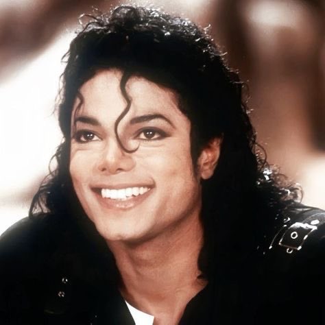 Sarah (in her Michael Jackson era) tweet media