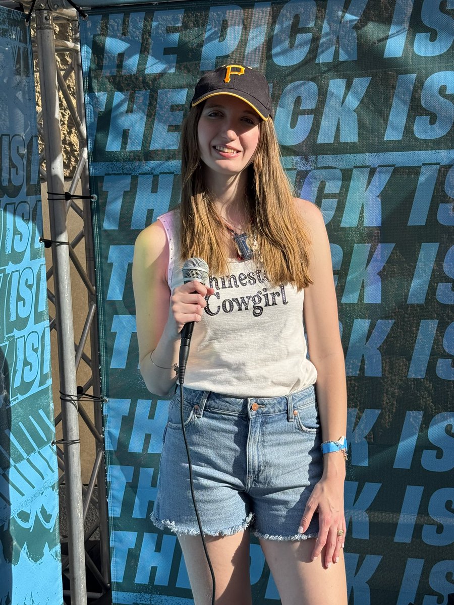 ElizabethJChase's tweet photo. NFL DRAFT PERFORMANCE PICS https://t.co/KSrzdToIWS