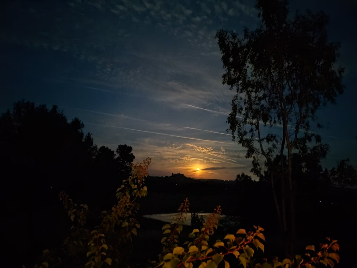 geo_norcal's tweet photo. Chemtrail (excuse me--"Long Contrail") Full Moonrise over Sugarloaf Hill in Amador County. Had a couple of days off the last few days, but they were back in force today.

#TheClearSkiesMovement #ClearSkiesInitiative #geoengineering #chemtrails #MAHA #chronicillness #lungseeding #nanoparticles #climatescam #climatecult #pollution #environment