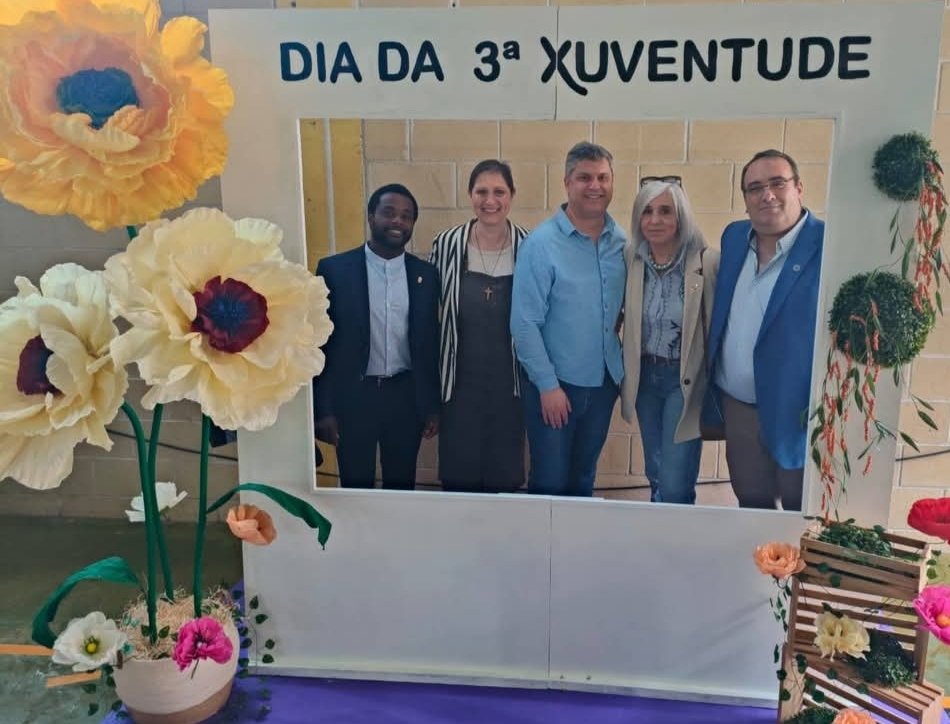 PPdeBurela's tweet photo. Día grande o de hoxe no Concello de Burela, no que @s nos@s Concelleir@s compartieron unha fabulosa tarde coa xente máis experimentada do noso Concello 😅😉... Moitas gracias a tod@s pola súa acollida😊
#ppdeburela
#terceiraxuventude https://t.co/NFxgKEVxSX