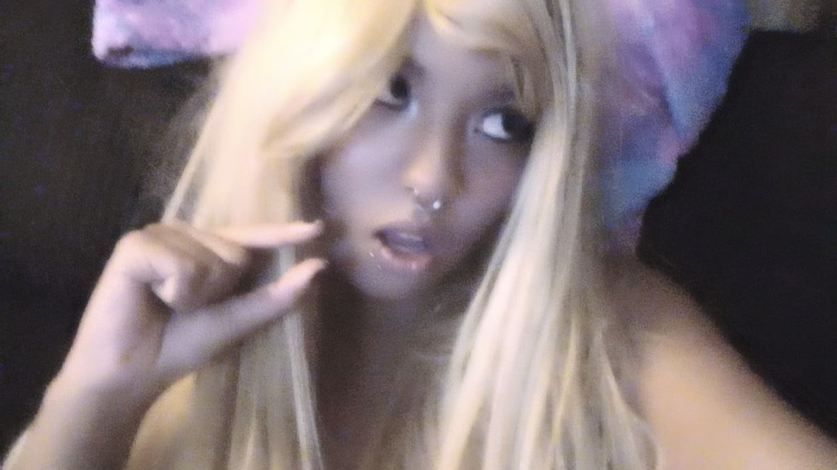 princess esme 𝜗ৎ tweet media