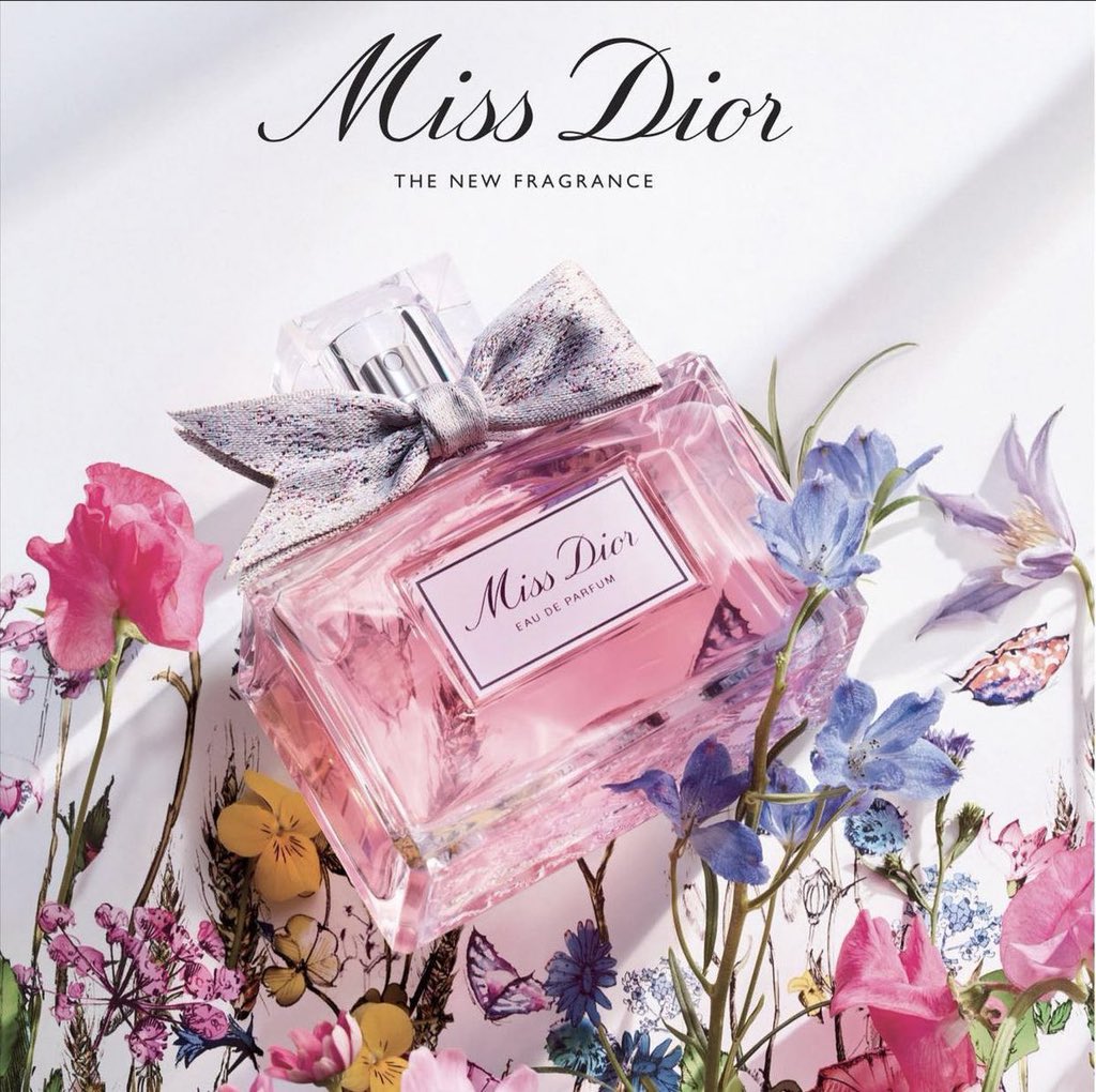 halloxkr_store's tweet photo. 💗✨ Miss Dior Eau de Parfum 30ml ✨💗 
(( ไม่ได้กล่อง แต่แถมถุง dior ให้ค่า ))
〰️ ราคาขวดละ 950฿ 〰️ ปกติ 3950฿

#โบว์ผ้า กลิ่นซิกเนเจอร์ที่ใครได้กลิ่นก็ต้องเหลียวหลัง 💐 น้ำหอมผู้หญิงจาก Dior ที่ให้ฟีล “ลูกคุณแพง แต่เข้าถึงง่าย” ใช้ได้ทุกวัน ไม่มีเบื่อ!
🌸 โทนกลิ่น
• หวานฟลอรัลแบบหรู ๆ ไม่เลี่ยน
• มีความกุหลาบ + พีโอนี สดใส นุ่มละมุน
• ปิดท้ายด้วยความวานิลลาเบา ๆ ให้ฟีลอบอุ่นน่ากอด

✳️ CF จำนวนได้เลยค้า มัดจำด้วยใจ ของถึงไทยค่อยชำระนะค้า ⛔️ ห้ามยกเลิก หรือเททุกกรณี ⛔️ รอของ 6-8 weeks (อาจจะเลทได้) แจ้งยอดผ่าน @Ktuisale ✨