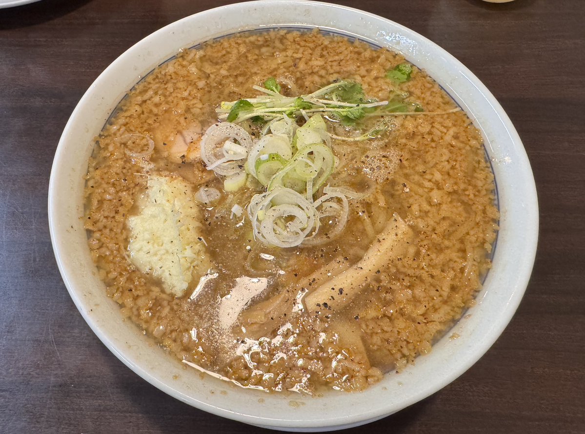 今日は無償にブラック系が食べたくて、背脂黒醤油🍜
#麺のあんまる