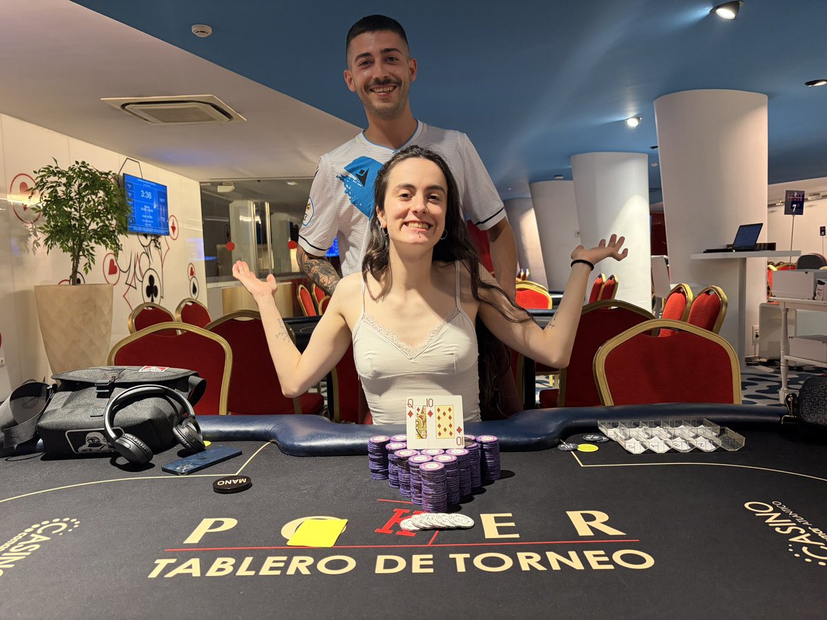 casinoatlantico's tweet photo. #PokerComarGalicia
Broche final con una animada FT en la que #JACOME se lleva la victoria tras pacto en HU 🤝
Nos quedamos a las puertas de las 2️⃣5️⃣0️⃣🎟️ en la suma de ambos días 🤯
El poker continua mañana en @casino_santiago desde las 19:30 con la #COMPOSTELANA https://t.co/TGyXKWGJqn