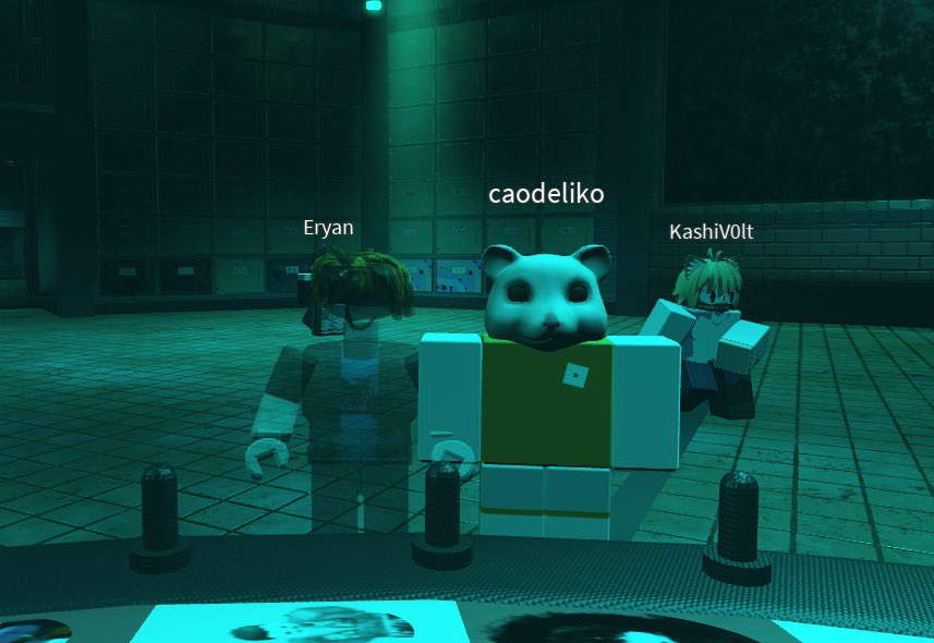 vortthel's tweet photo. Jugando con mi ratita (mi novio) en roblox. 
Soy el fantasma. https://t.co/qwXynDuiTH