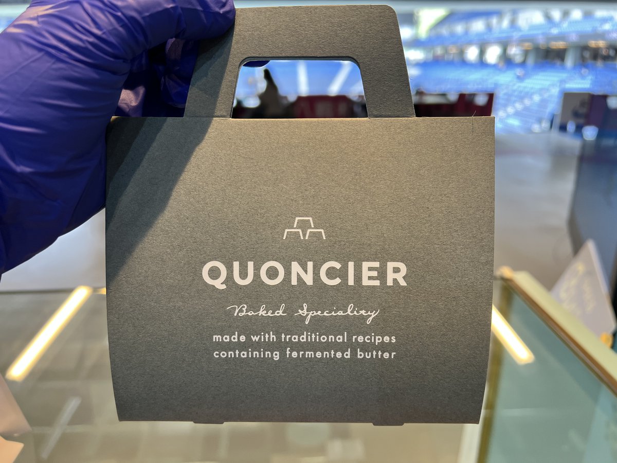 quonnagasaki's tweet photo. 明日はヴィヴィくん認定グルメ
もぐっふぇす🐥
当店は過去にヴィヴィくんが選んで購入した商品をセットにして販売します😊
お土産や贈り物にしやすい様バッグのパッケージに入ってます✨
もぐもぐセット￥1500（キーホルダー付き）
＃vvaren
#名古屋グランパス
＃ヴィヴィくんもぐっふぇす https://t.co/9cyWSN79ed