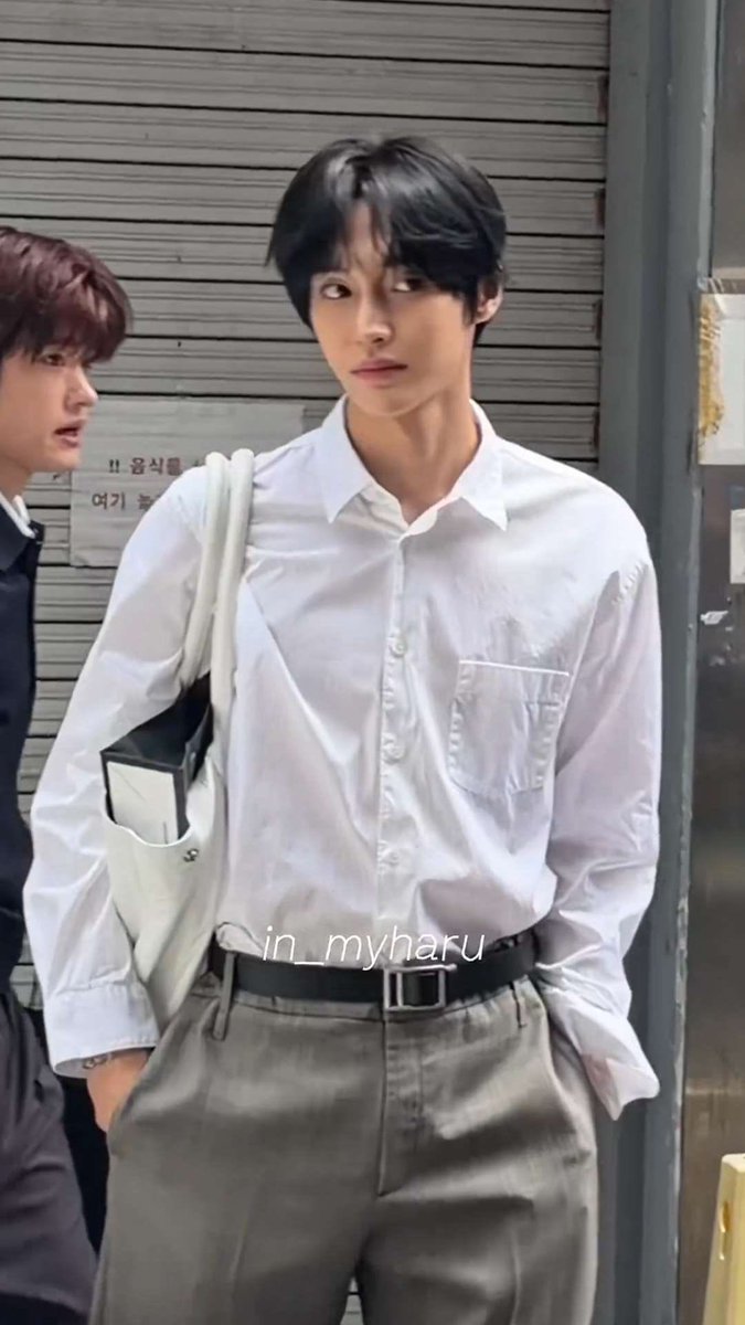 he looks so good oml