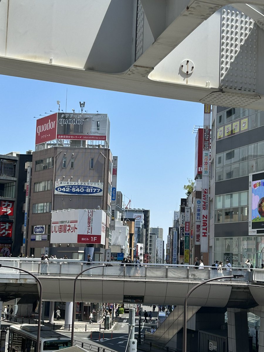 eri_tani_yuuri's tweet photo. 松本からの帰りに立川で降りたので、たにくんがLoop LineのMV撮影で来た場所📸
多摩モノレールで多摩センター駅へは少し時間が足りないからまたの機会に🥰
私が普段来れる場所にたにくんがきてたなんてやっぱりドキドキ。
#TaniYuuki
#LoopLine https://t.co/LTi73b59wr