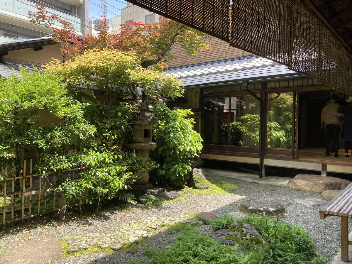 京都グラフィー
八竹庵ののどかさと、ファトマ・ハッスーナの写真のスライドとの間隙はあまりに広く路頭に迷う。

kyotographie.jp/programs/2026/…