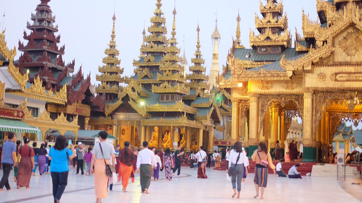 ** ความเชื่อส่วนบุคคล ** 

แน่นอนว่าต้องเป็นที่พม่า ที่พลิกชีวิตเราแบบชีวิตเปลี่ยนไปเลย ปีนี้น่าจะเข้าปีที่ 8 แล้ว ที่ยังคงทำแบบเดิมสม่ำเสมอ ย้ำว่าสม่ำเสมอจริงๆ ทั้งสวดมนต์ ทั้งไปไหว้ 

เดี๋ยวจะมีคนบอกว่า คนพม่าจนจะตาย ถ้าปังจะมาขายแรงงานที่ไทยหรอ เอาอะไรมารวย
