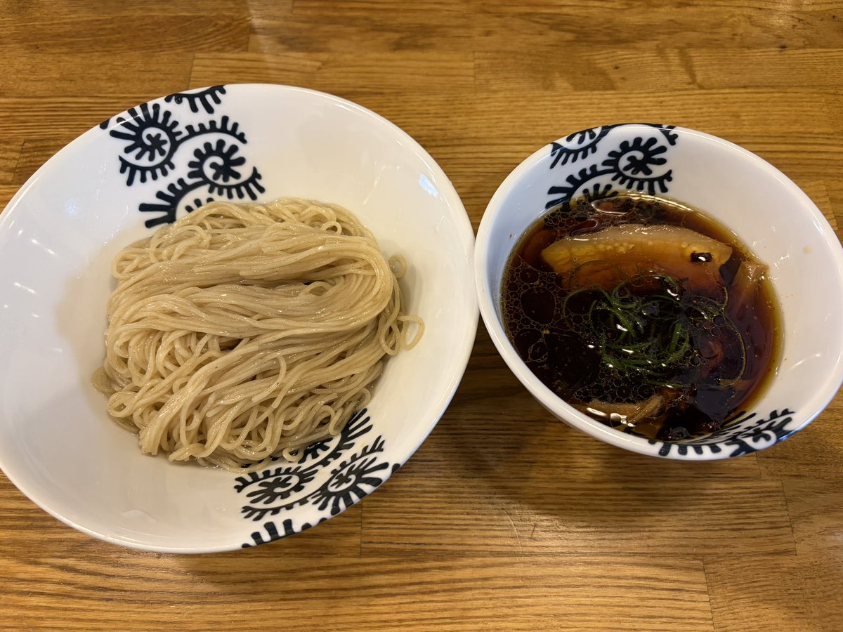のり tweet media