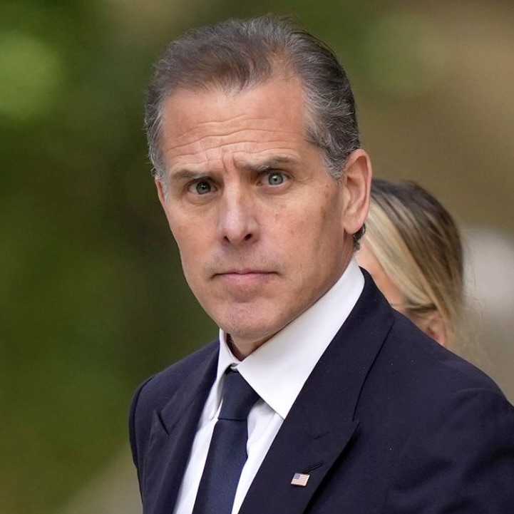 anyonewantchips's tweet image. Republicans wanted to impeach Joe Biden because Hunter Biden worked for Burisma - but when firms backed by Don Jr &amp;amp; Eric Trump rake in over $2B in Pentagon loans &amp;amp; contracts &amp;amp; a Kazakhstan mining deal - crickets.