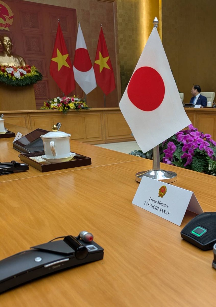 高市総理とベトナムのフン首相との首脳会談が始まっています。冒頭、高市総理は『地域におけるサプライチェーンの重要拠点として力強い成長を続けておられるとともに、「戦略的自主」と「国際統合」の外交方針をとっておられる、ベトナムとの関係を、我が国は極めて重視しております』と述べました。