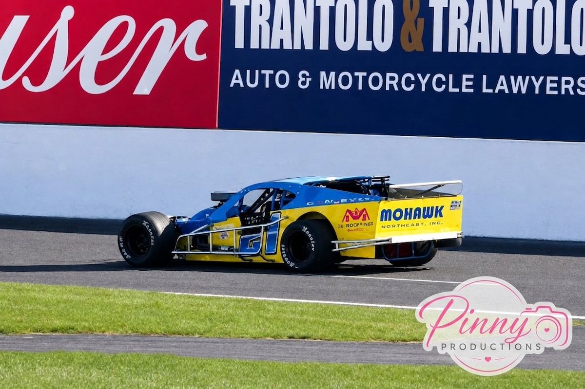 Pinny88_'s tweet photo. Yes. This is why I stepped away from streaming. I created my own graphic design/photography company. I have been having a blast at the race tracks!! You wouldn't know this was taken through a fence and from across the track !!! Sami Anderson and her family owned #21!! https://t.co/YYtkiLwwbI
