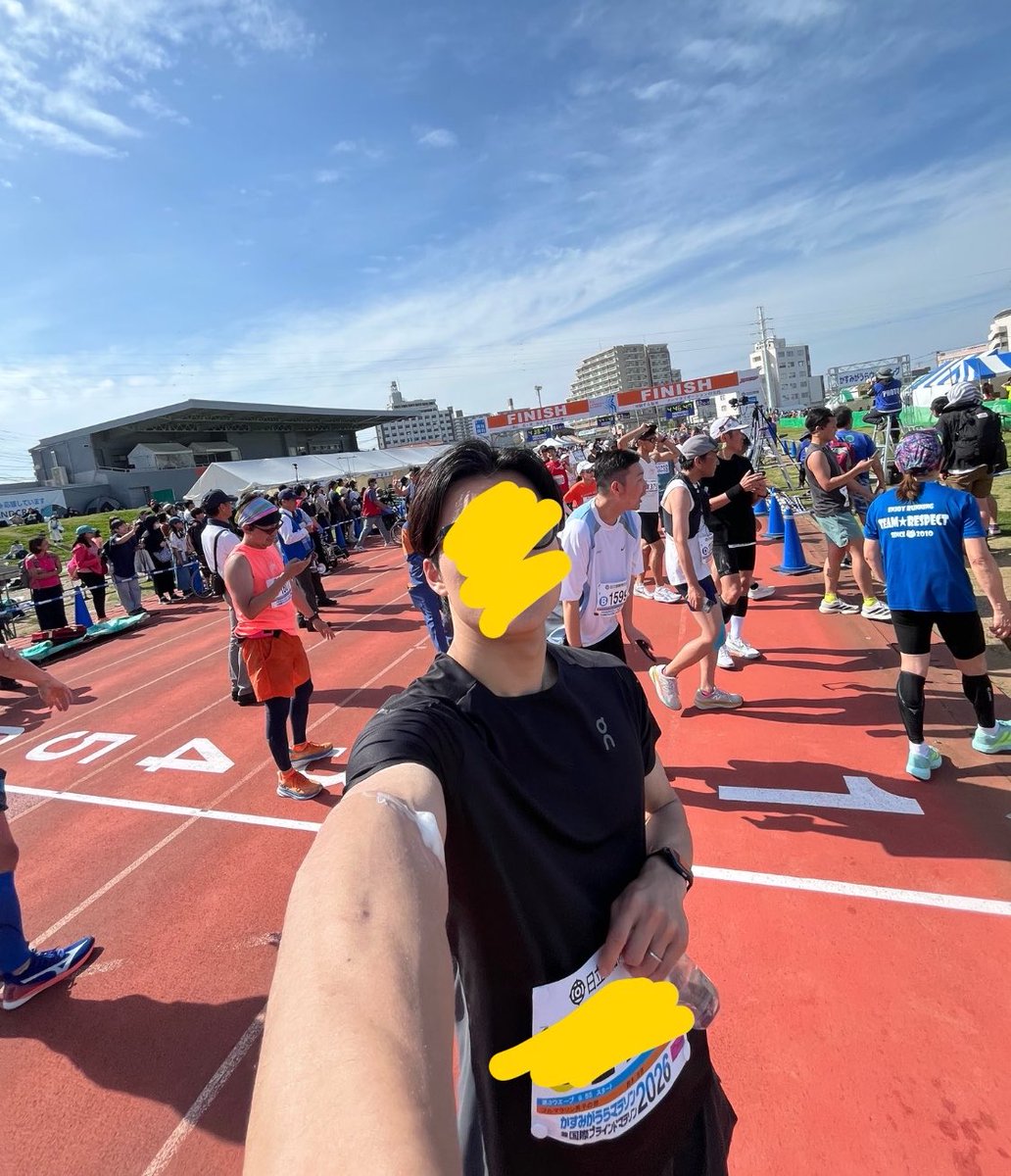 jstn00400's tweet photo. 初フルマラソン無事完走🏃！
先日のかすみがうらマラソンに参戦。4時間2分とギリギリ目標のサブ4を達成できず…。当日はエグい暑さで、30km過ぎから両腿を攣り、脱水症状で吐き気と戦いながらゴール…。直後に救護室に運ばれ点滴受けました😂次は必ずサブ4達成する！

#ランニング #フルマラソン https://t.co/SafZ3KSyYw