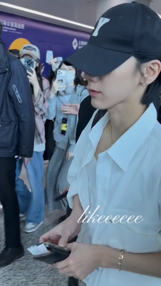 misskloss_1001's tweet photo. 260502 #tenlee_1001 IG story

PANDORA 
Studded Chain Bracelet Gold-Plated
Curled Snake Charm

@PANDORA_NA
#TEN #TENLEE #텐 #เตนล์ #李永钦 #テン https://t.co/YiTmdXRIU4