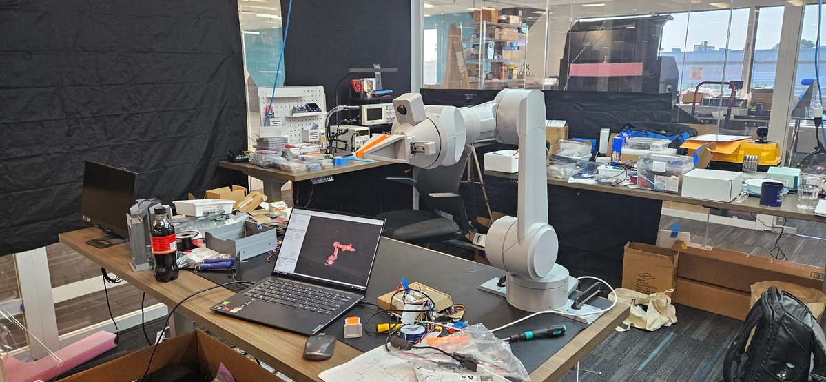 a_dob's tweet photo. Pictured here is my A-750 robotic arm at @circuitlaunch Oakland — a hardware-focused workspace and community.

Spaces like this make it easy for hardware builders to meet each other, share ideas, and prototype things quickly. https://t.co/u4mJLpCV7B