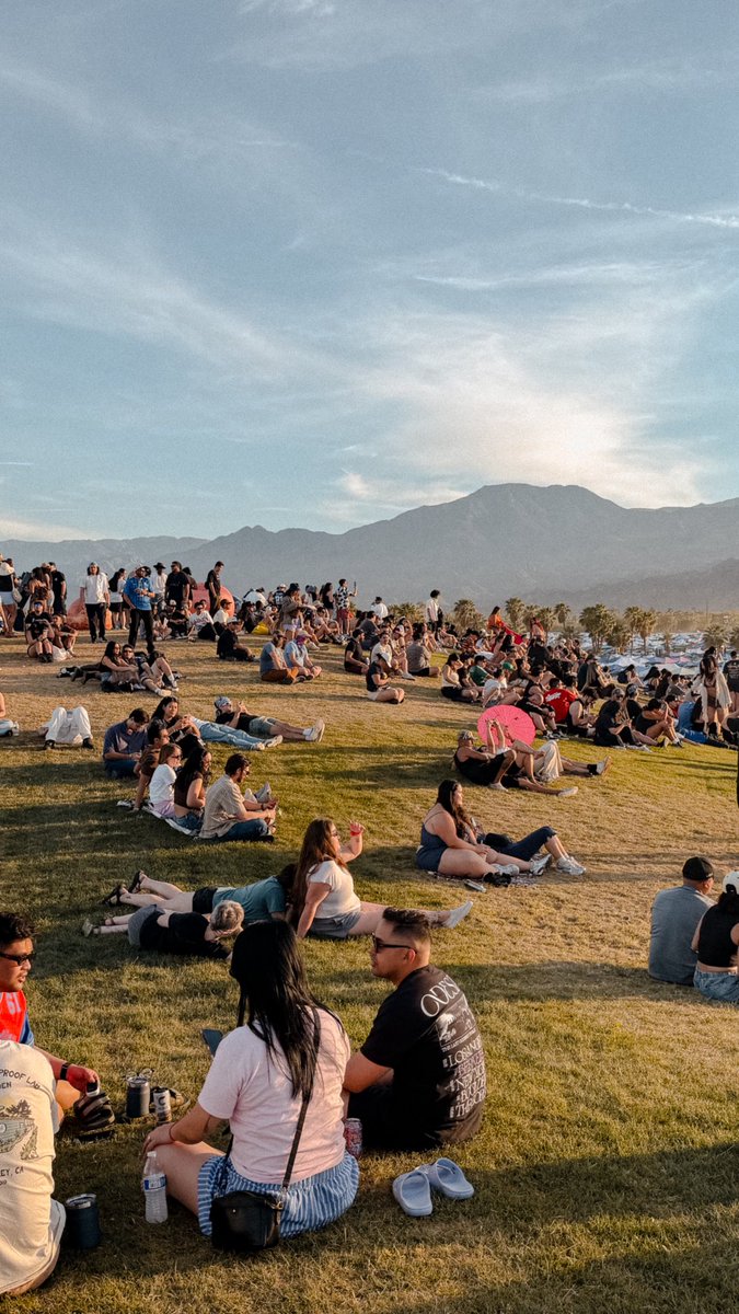 maxwence's tweet image. coachella’s pov: 

@coachella 
#coachella2026