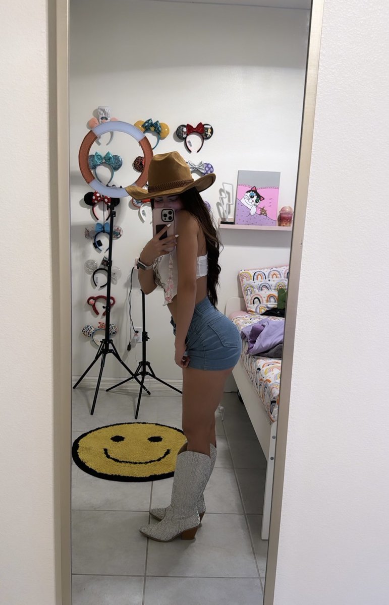Goddess Alora🎀💸 tweet media