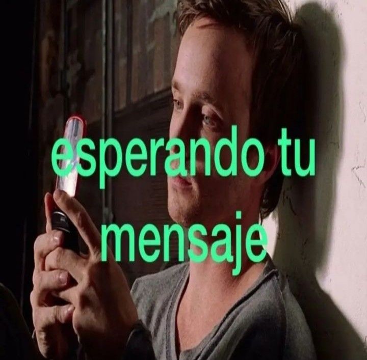 Yo esperando su mensaje