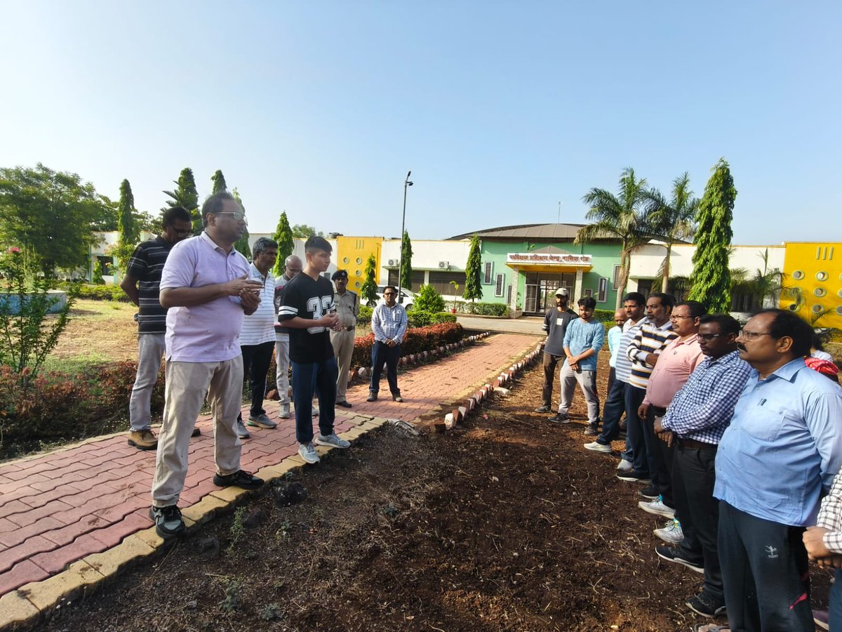 IRIEEN_OFFICIAL's tweet photo. Today’s #Shramdaan at IRIEEN focused on values—Dignity of Labour, Consistency, Ownership, and more. DG reinforced that complacency &amp; ignorance are risks, and principles must hold under pressure. “I” starts, “We” builds culture.
#TeamIRIEEN #Swachhta https://t.co/ll95oG7ZN5