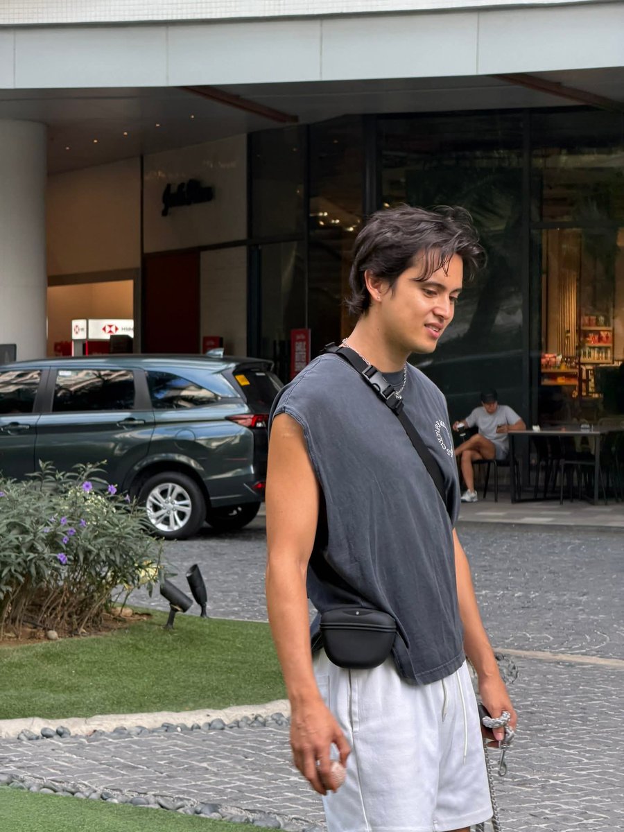 On 5/01/26, I was with James Reid at Rockwell, Makati during our morning walk.😊🚶🏼‍♀️🚶🏻😍😎

#JamesReid James Reid 

©️Emma Eatinger