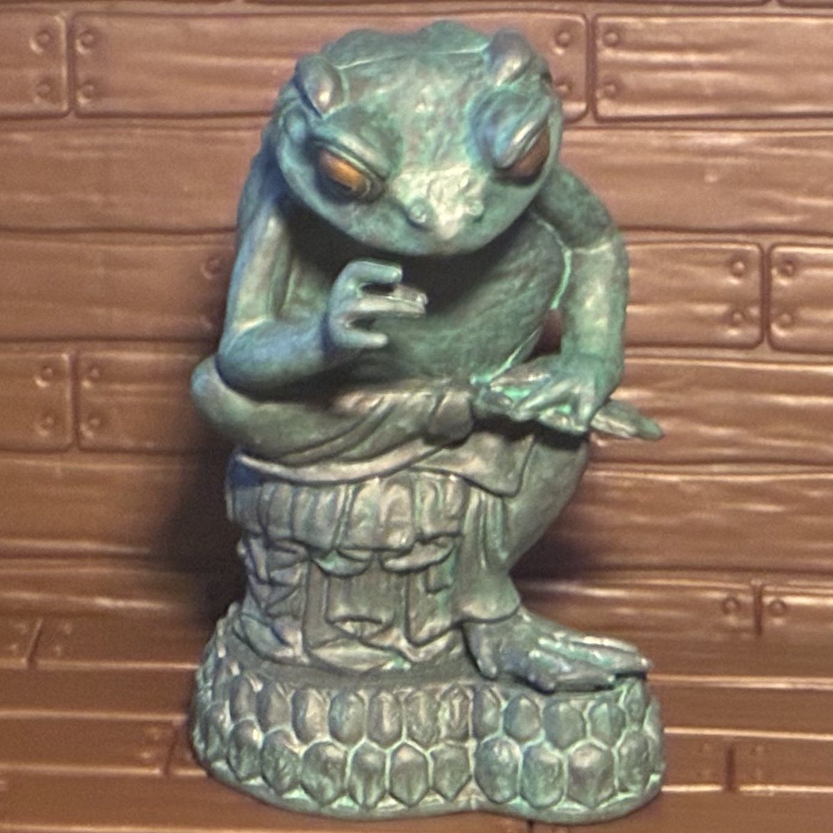 ART IN GASHAPONカエルの弥勒菩薩像と阿修羅像「カエルの弥勒菩薩像