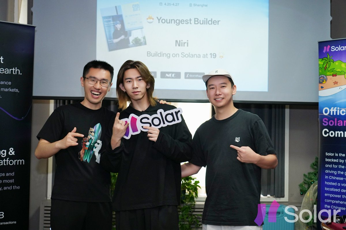 Solana_zh's tweet photo. 最后两个彩蛋大奖送上：Best Mentor &amp; Youngest Builder~ 不得不说，上海的 builder 们颜值真的很高啊！期待下次上海再见~ https://t.co/hsVeBbIAtd