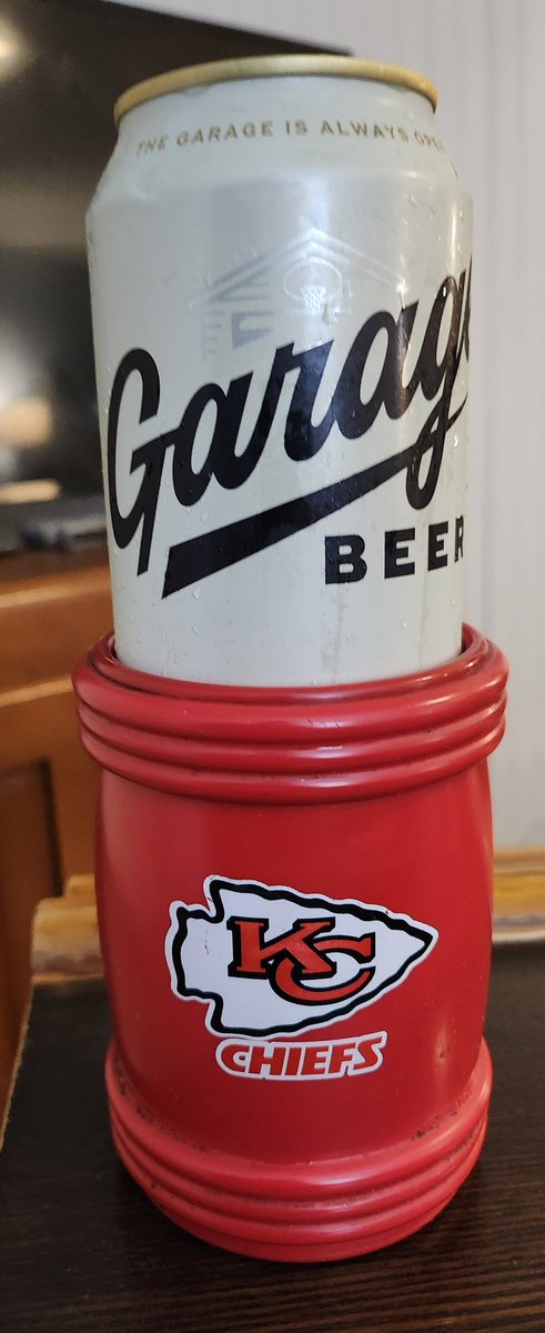 sehamm55's tweet photo. Having my 1st #garagebeer @newheightshow all I can say is OMG Thank God I finally found it in #VirginiaBeach https://t.co/dFFFNCHFdc