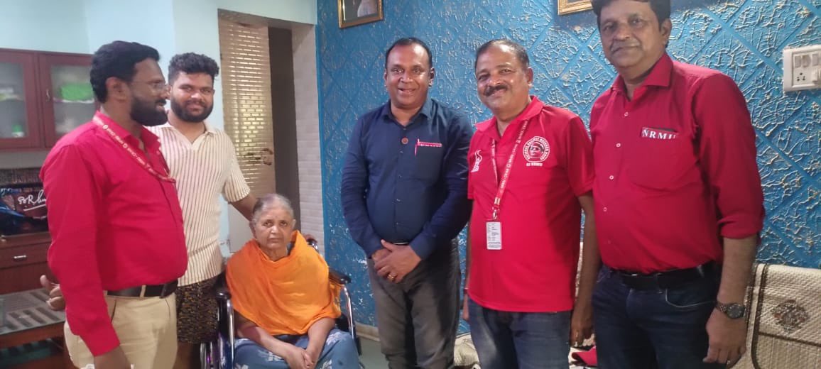 🙏🏻Yesterday at 16:30 hrs, following the May Day / Maharashtra Day meeting, I visited the residence of Com. Sandeep Jadhav’s sister and met his mother. I enquired about her health and conveyed my warm wishes for her speedy recovery.🙏🏻

      Venu P. Nair
General Secretary, NRMU CR