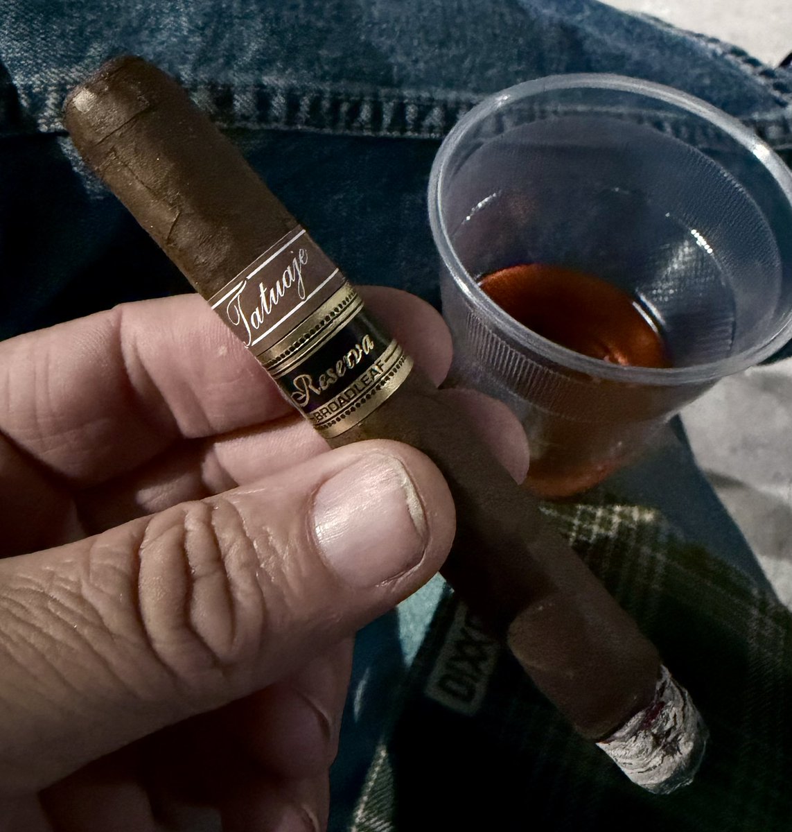 Forrest Vess is smoking Tatuaje Broadleaf Reserva Collection. Rated with thumbs up! dojoverse.com/news-feed/p/74…
