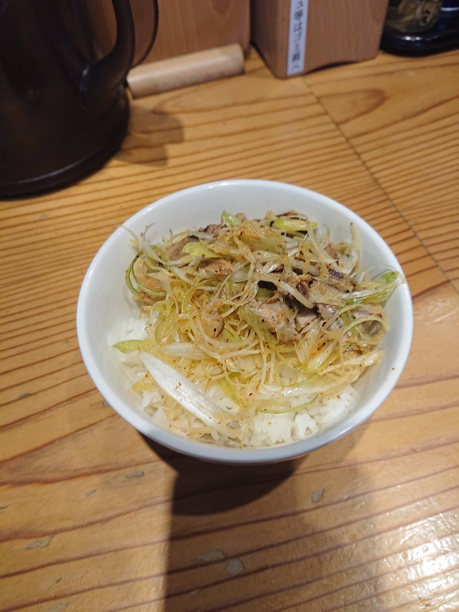 Fujii3's tweet photo. ひるがお人形町店
山形中華そば+ねぎチャーご飯
新宿小田急催事で食べたのもこんな感じだったかな https://t.co/Ce4c9q2EbM
