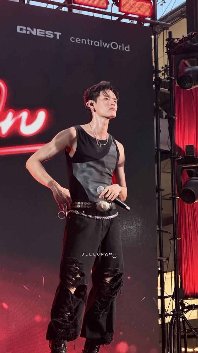 JELLONY2W's tweet photo. เนจะต่อยเจ็บมั้ยวะ 🥺🐒

#PERSES_TurnMeOnMV
#NAY_PERSES
#PERSES_TH https://t.co/koBXfLcOrx