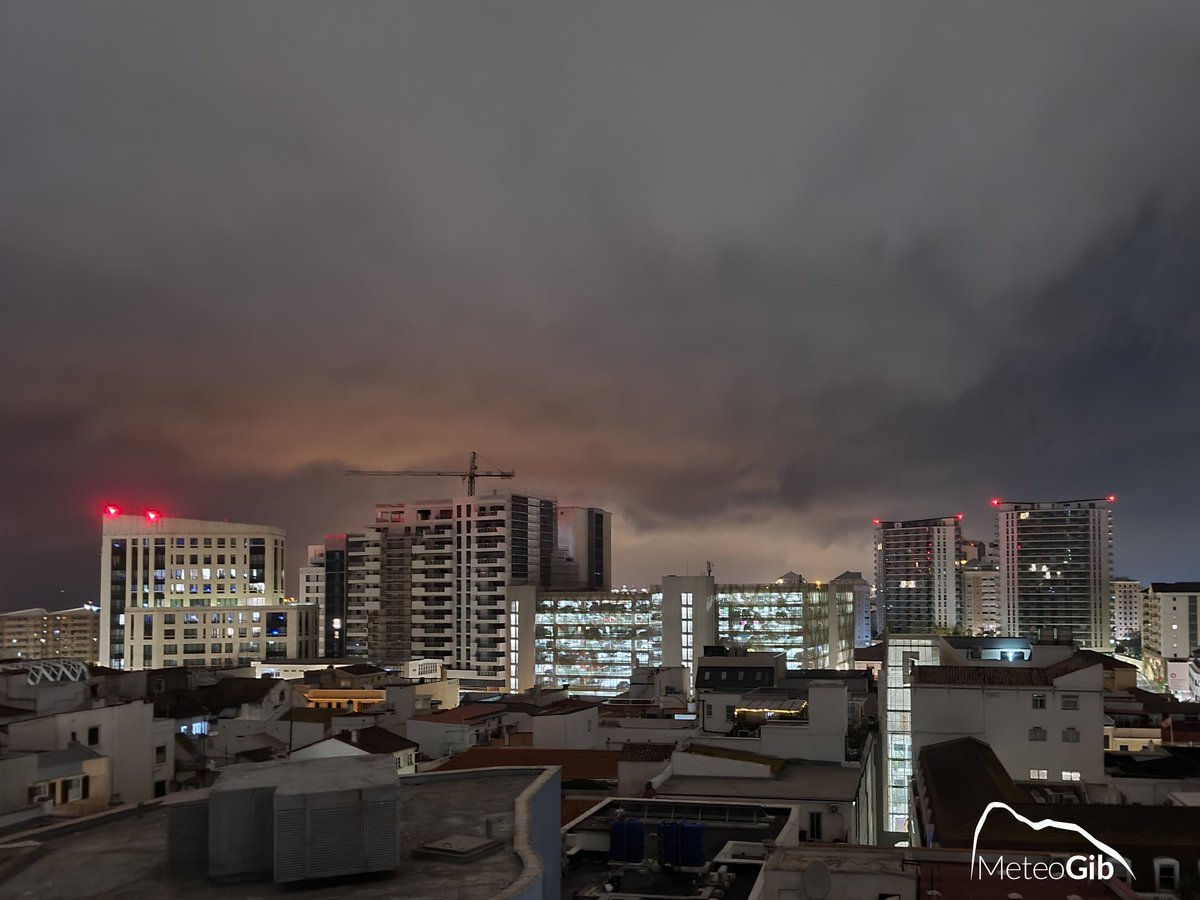 MeteoGib_'s tweet image. #Gibraltar - 6am, 02/05 - a quick spin around and, while further high cloud lingered overnight, a moist and breezier Easterly flow set in bringing increasing low cloud too, but staying mainly dry - the temperature currently a warm 18C with humidity at 88%. #Levante