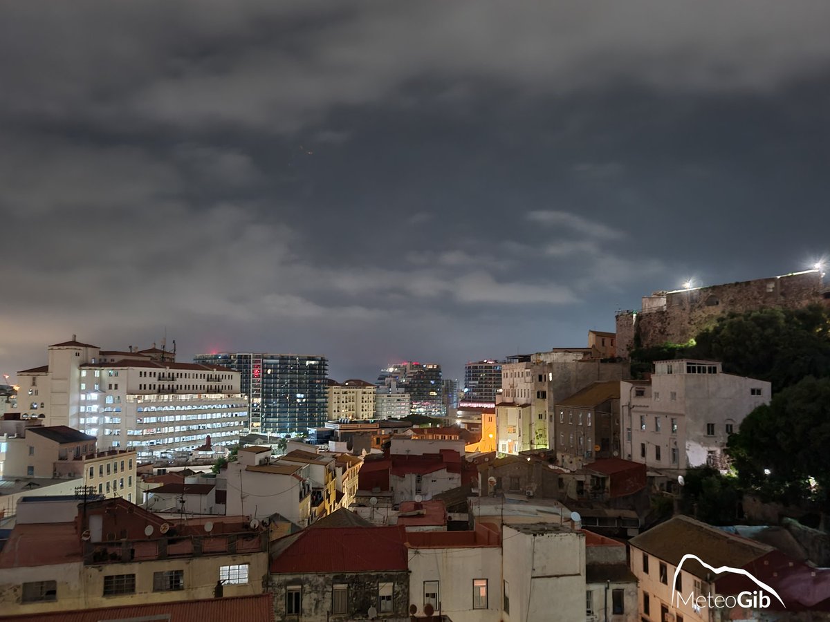 MeteoGib_'s tweet image. #Gibraltar - 6am, 02/05 - a quick spin around and, while further high cloud lingered overnight, a moist and breezier Easterly flow set in bringing increasing low cloud too, but staying mainly dry - the temperature currently a warm 18C with humidity at 88%. #Levante