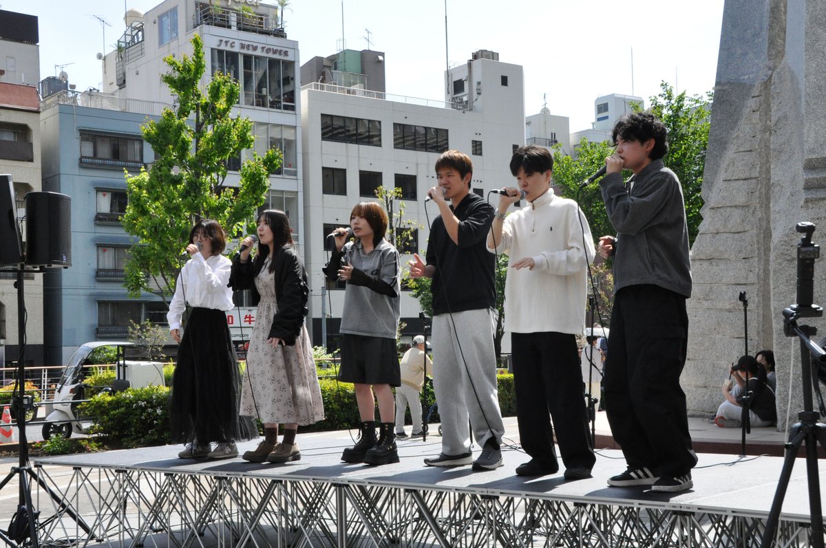 SINGularity_cit's tweet photo. 投稿が遅くなってしまいましたが、4月26日にソラマチで開催された25Fesに出演しました！
4バンドが出演し、天気にも恵まれたスカイツリーの麓で楽しんで歌うことができました✨

#25Fes 
#SINGularity #千葉工業大学 #千葉工大 #アカペラサークル https://t.co/gpxY2AuuLB