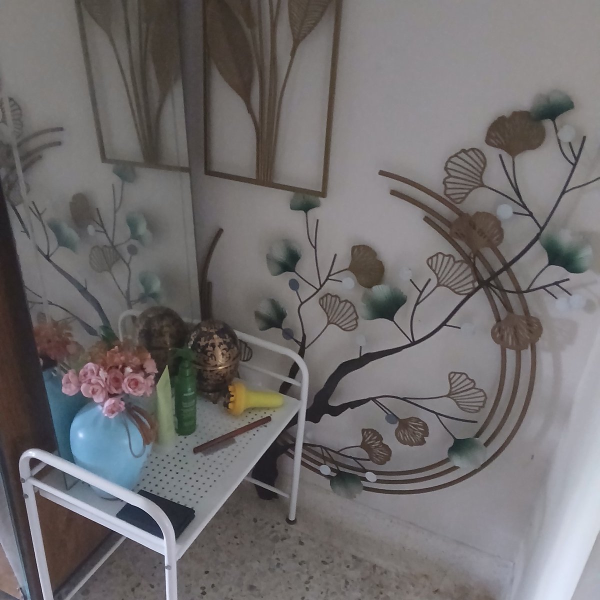 ee_sian's tweet image. Used old &amp;amp; #secondhand items to make a small area in my living room for my #dressing area: don't have to buy a whole new #dressingtable and #chair or do #refurbishment for it😉

 Just #kneel/#sit down,no need for chairs

Together, we #save $$ &amp;amp; #protect our #environment
