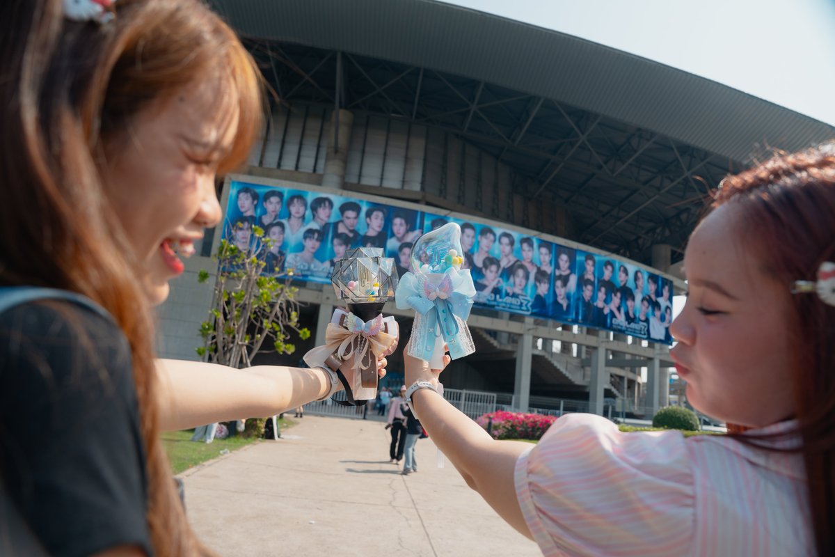 นี่แค่ช่วงเช้าของ DAY 1 เท่านั้น! 🔥
บรรยากาศในงาน DMD LAND 3 — THE FINAL LAND : LAND OF FUSION CONCERT ก็สนุกจัดเต็มแล้ว

วันนี้ True dtac5G พาลูกค้าทรูและดีแทคมาอัปสัญญาณความสุขกันแบบใกล้ชิด
พร้อมกิจกรรมที่บูทให้ร่วมสนุกตลอดทั้งวัน ลุ้นรับของรางวัลเพียบ 🎁✨