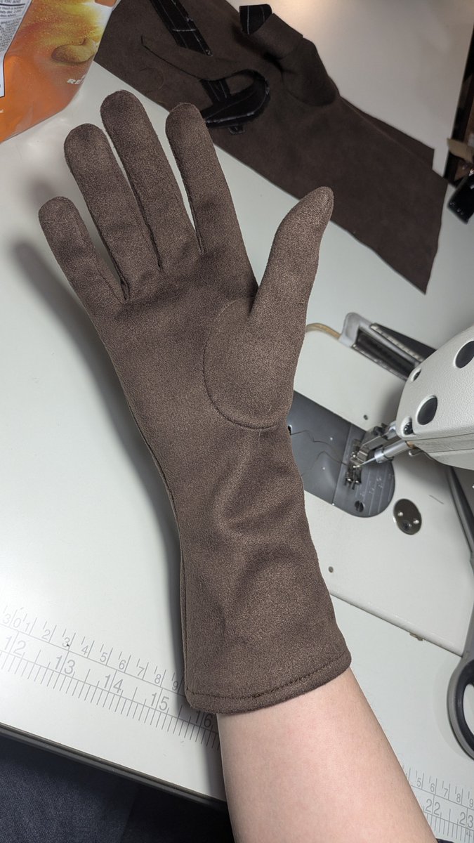 machtwotoaster's tweet photo. glove https://t.co/ksLPQlzQeT