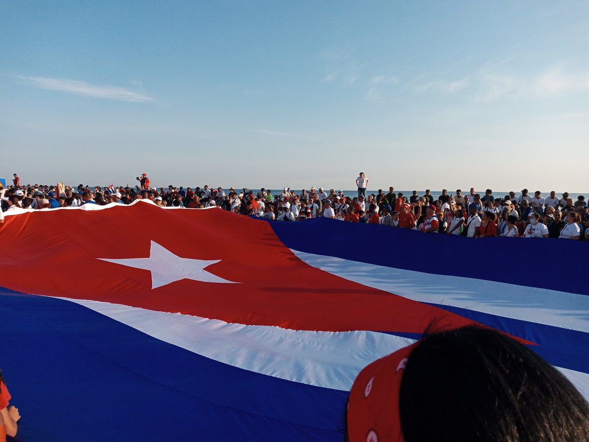TaniaMCruzHdez's tweet photo. 📢Por esa bandera, por ese cielo; estamos decididos a dar la vida si fuera necesario.
Nacimos para vencer y nunca seremos vencidos.
Firmes como el caguairán en su centenario.
¡¡¡Viva Cuba Libre!!!
Ni 1, ni 1000 medidas coercitivas del imperio lograrán doblegarnos.

#CubaEstáFirme https://t.co/W3on0k6W6t