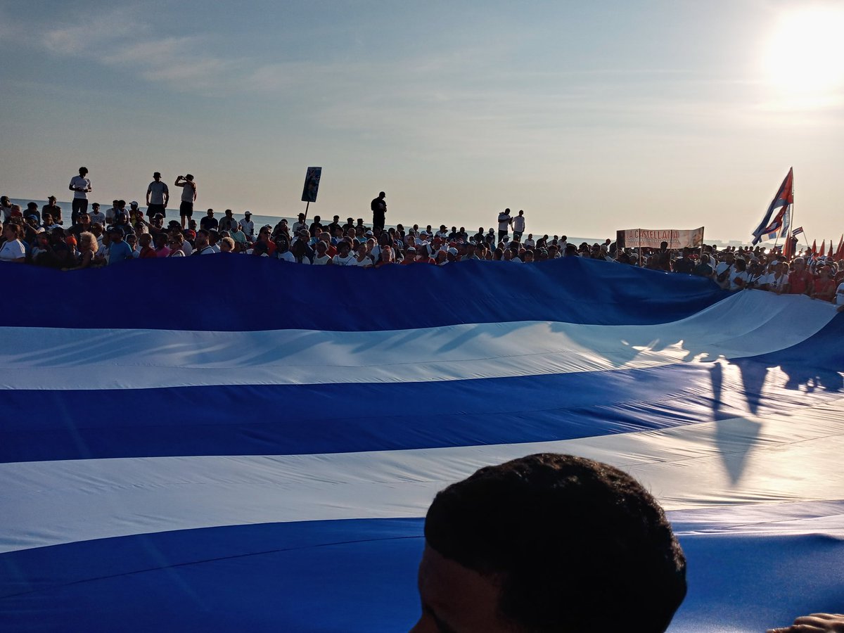 TaniaMCruzHdez's tweet photo. 📢Por esa bandera, por ese cielo; estamos decididos a dar la vida si fuera necesario.
Nacimos para vencer y nunca seremos vencidos.
Firmes como el caguairán en su centenario.
¡¡¡Viva Cuba Libre!!!
Ni 1, ni 1000 medidas coercitivas del imperio lograrán doblegarnos.

#CubaEstáFirme https://t.co/W3on0k6W6t