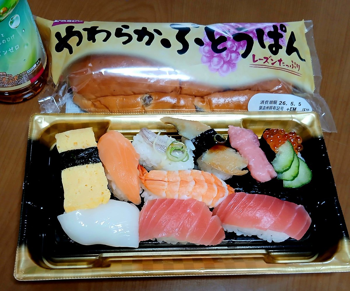 フセン tweet media