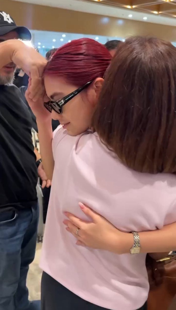 Lo, the crimson-haired maiden hath returned unto her homeland from distant shores. At the airport’s coming, she didst bestowed a gentle “mano” upon her father’s hand, and found warmth within her mother’s embrace.

BINI BALIK PILIPINS

#WelcomeHomeBINI #BINI