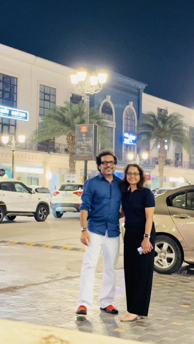 SandeepMall's tweet image. When even the favourites fail, you just have to laugh. Between the bad pizza at favourite outlet and the out of stock preferred ice cream, at least the memories are clearer than the photo. #AboutLastNight