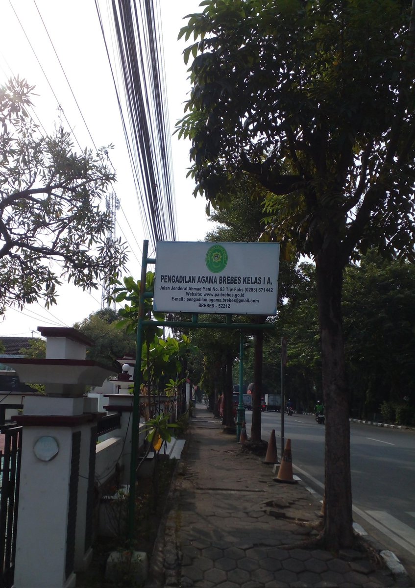 HermanRohmat's tweet photo. Tugas luar kota diawali dari:
-berangkat dari st. Pwt (kamandaka)
-singgah di st. Bumiayu
-ambil berkas di PA. Brebes
-lanjut urus surat pindah di Disdukcapil Kab. Brebes https://t.co/EFkPbRKxF8