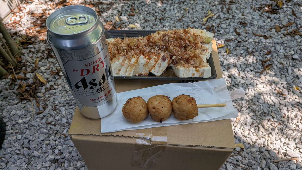 YAGIZOSAN's tweet photo. 天気良くて気温も丁度良いので庭で1人ランチ
#ランチ
#yzs
#フォロバ100 https://t.co/k1yelEox9J