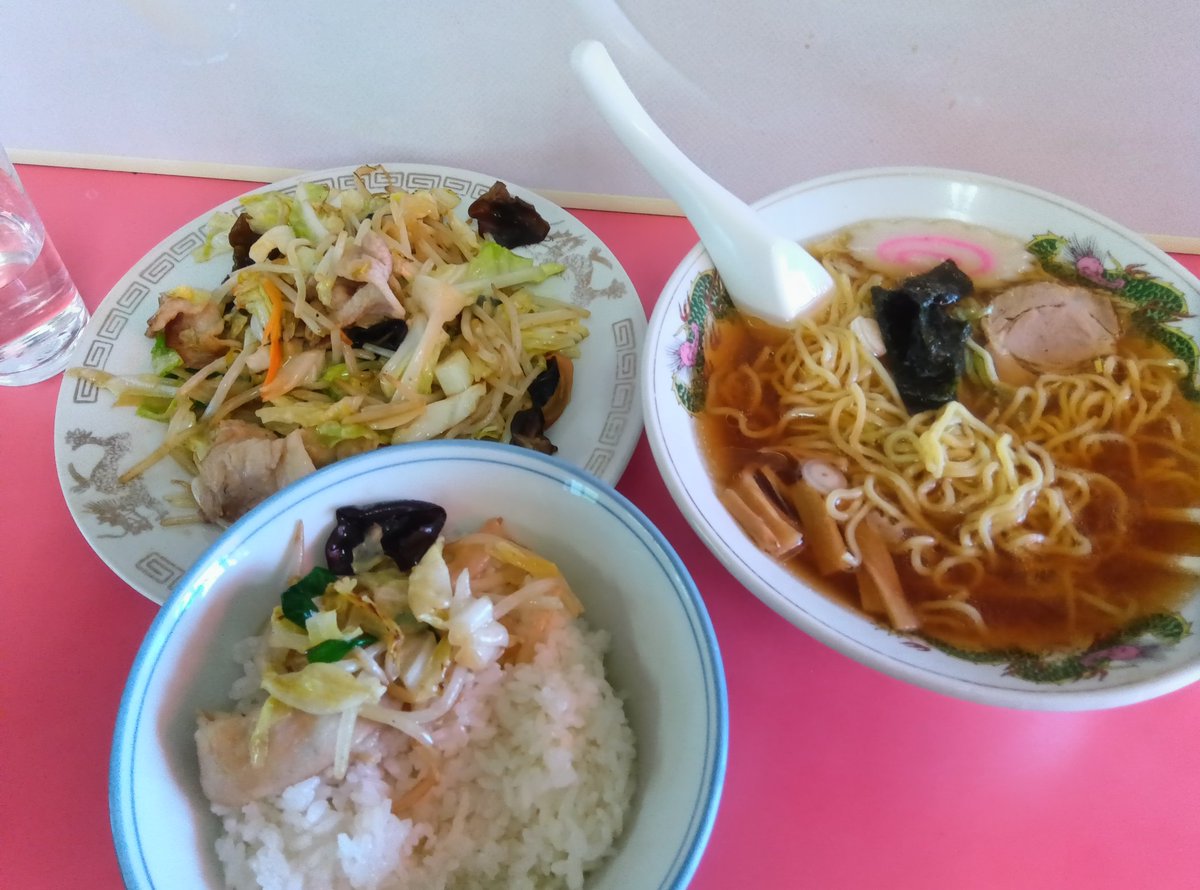 BF_toraking's tweet photo. 本日のランチです。
お腹一杯食べ過ぎた。 https://t.co/3DC4Vopt2l