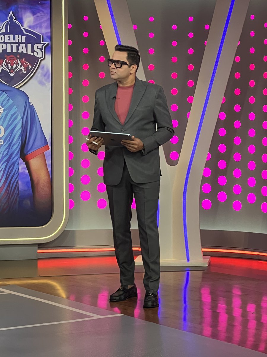 cricketaakash's tweet image. Eyes locked on the game. Banter flowing, cricket brewing, predictions flying. #IPL #Aakashvani